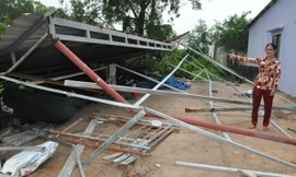 Bà Nguyễn Thị Minh Nguyệt tại ngôi nhà bị đánh sập