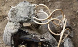 Khai quật kho báu trang sức La Mã 1900 năm tuổi 