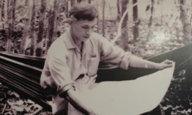 Tướng Lê Trọng Tấn nghiên cứu tình hình chiến trường miền Nam (năm 1965)