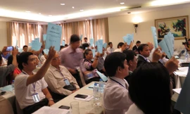 Cổ đông bỏ phiếu tại đại hội đồng cổ đông bất thường hôm 2/8