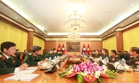 Đại biểu quân sự cấp cao 2 nước hội đàm. Ảnh: Infonet 