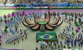 Sau màn khai mạc thất vọng, người hâm mộ đang kỳ vọng lễ bế mạc World Cup 2014 sẽ thực sự sôi động. (Nguồn: AFP/TTXVN)