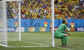 Màn ngồi xổm tựa cột của thủ môn Hà Lan 'gây bão'