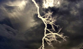 Mưa dông kèm theo sấm sét khiến 1 người chết và bốn người khác ở Quảng Ngãi bị thương. Ảnh: Trung tâm Khí tượng thủy văn Quảng Ngãi.