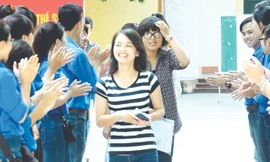 Nụ cười rạng rỡ sau khi thi xong môn Toán tại hội đồng thi trường ĐH Công Đoàn Hà Nội, sáng 4/7. Ảnh: Như Ý