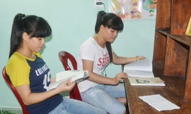 Hai chị em Thu Thảo và Cẩm Nhung. ảnh: N.C 