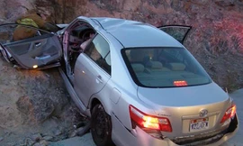 Làm gì khi ô tô đột ngột tăng tốc?