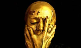 Sửng sốt với nghệ sĩ 'biến hình' thành cúp vàng World Cup