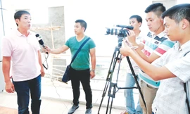 Chủ tịch CLB Hải Phòng Trần Mạnh Hùng tuyên bố với báo chí sẵn sàng bỏ giải nếu VFF xử lý không công bằng các tình huống va chạm ở trận Hải Phòng-Hà Nội T&T cuối tuần trước. ảnh: VSI