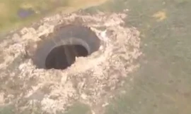 Phát hiện miệng hố bí ẩn rộng gần trăm mét ở Siberia
