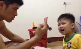 Bật cười với clip dậy con học đếm của ông bố trẻ