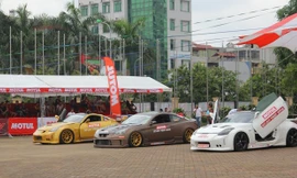 3 chiếc xe của D1 Work Shop chờ đến lượt biểu diễn.