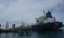  Nhiều cảng nước sâu đang thành thế mạnh thu hút lọc hóa dầu vào Việt Nam (Ảnh cảng Dung Quất). Ảnh: Phong Cầm