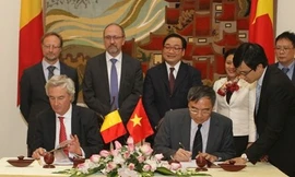 Việt - Bỉ ký hợp đồng chế tạo vệ tinh 