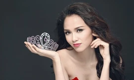 Diễm Hương đăng quang Hoa hậu năm 2010.
