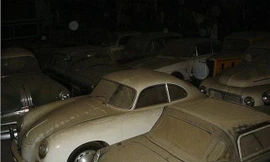 Mua nhà giá bèo vớ bẫm kho ô tô cổ hàng triệu bảng Anh