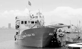 Tàu cá vỏ thép Sang Fish 01 của anh Lê Văn Sang (Đà Nẵng) - Phan Văn Bé (Quảng Ngãi) neo tại Đà Nẵng sau chuyến khai thác trên biển. Ảnh: N.Huy