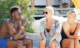 Danny Welbeck “tăm” với người đẹp Thụy Sĩ Mary Sodenbergh và cô bạn Aline