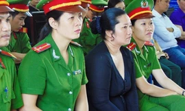 Bị cáo Lê Thị Hường lần thứ 3 đối diện trước vành móng ngựa