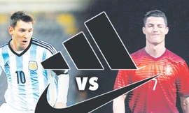 Hai ngôi sao Messi và Ronaldo đại diện cho cuộc chiến của hai hãng trang phục thể thao hàng đầu thế giới. Ảnh: The Sun 