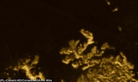 Hình ảnh khu vực hồ Ligeia Mare vào năm 2004