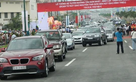  Đường Tân Sơn Nhất - Bình Lợi - vành đai ngoài (TPHCM) thông xe nhưng chưa thông suốt do việc nắn đường trái quy định gây bức xúc khiếu nại. Ảnh: HT