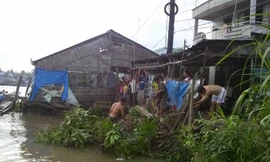 Đoạn bờ kè sụp lở. ẢNH: HÒA HỘI