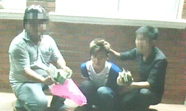 Gần trăm dân làng vây bắt tên trộm trốn dưới ruộng