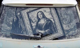 Ôtô phủ bụi thành tác phẩm nghệ thuật