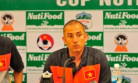 HLV Guillaume Graechen nức nở khen Công Phượng