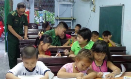 Lớp học đặc biệt của bộ đội biên phòng giữa Sài Gòn. Ảnh: TĐ