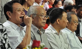 Chú thích ảnh: Các thầy cố vấn trong chung kết Đường lên đỉnh Olympia 2014. Ảnh: Văn Chung (VietNamNet)