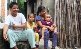  Hạnh phúc bên vợ và các con. Ảnh: H.Văn