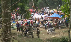 Một góc của phiên chợ. Ảnh: Hoàng Lam