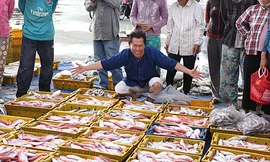 Martin Yan tại chợ cá Phan Thiết