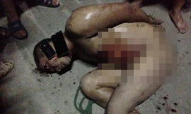 Hình ảnh tên trộm bị người dân bắt trói, lột truồng và hành hung lan truyền trên mạng internet.