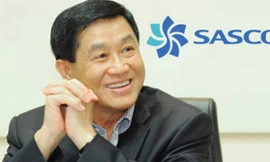 Bố chồng Hà Tăng bán mỳ phở ở sân bay