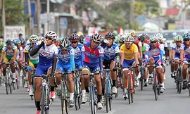 Áo vàng không đổi chủ