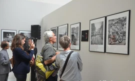 Triển lãm ảnh về 54 dân tộc anh em Việt Nam tại Pháp