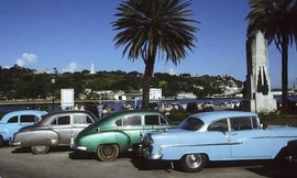 Đường phố Cuba tràn ngập xe trước năm 50 do giá xe quá đắt