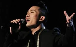 Ca sỹ Tùng Dương thể hiện ca khúc Nơi đảo xa