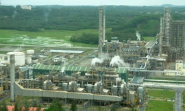 Khu vực trung tâm nhà máy lọc dầu Dung Quất. Ảnh:Trí Tín. 