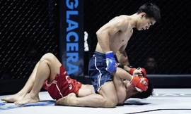 Trần Ngọc Lượng (xanh) giành chiến thắng dễ dàng trước Lại Thế Toàn ở LC 06.