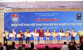 Trao Bằng khen của Thủ tướng Chính phủ tặng 196 VĐV đạt thành tích xuất sắc tại SEA Games 32