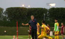 HLV Philippe Troussier siết kỷ luật trong buổi tập đầu của U23 Việt Nam