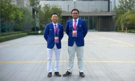 Ông Bạch Cường Khang (trái) được mời tham gia điều hành môn golf tại Asiad 19 