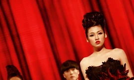 Á hậu Tú Anh kiêu sa trên sàn diễn thủ đô