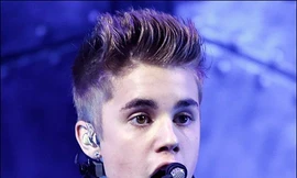 Justin Bieber suýt ngất xỉu trên sân khấu