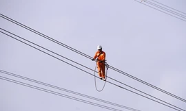 Miệt mài lao động trên 'chảo lửa' công trường đường dây 500kV mạch 3