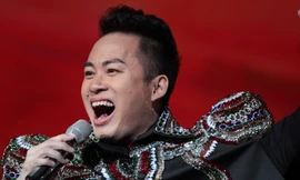 Nhạc sĩ Phó Đức Phương nằm giường bệnh xem livestream đêm nhạc dành cho mình gây xúc động